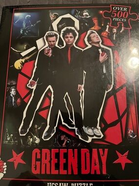 Green Day Jigsaw Puzzle - Red & Black Band Design - 500+ Pieces